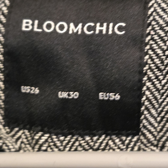 NWT BLOOMCHIC SIZE 26 BLACK & WHITE PATTERNED ONE BUTTON BLAZER. - Picture 3 of 6